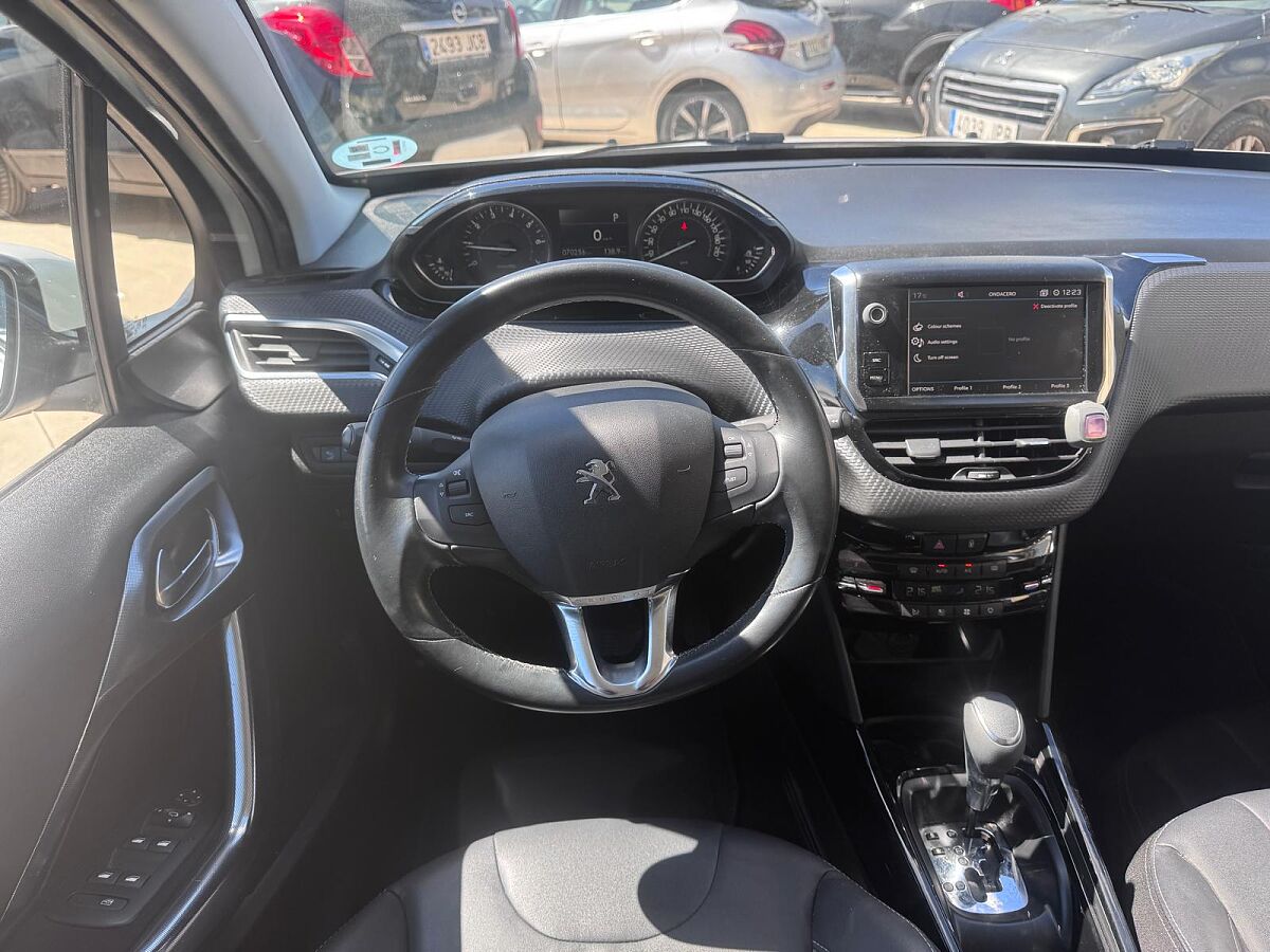 PEUGEOT 2008 ALLURE 1.2 E-THP AUTO SPANISH LHD IN SPAIN 43000 MILES 1 OWNER 2017